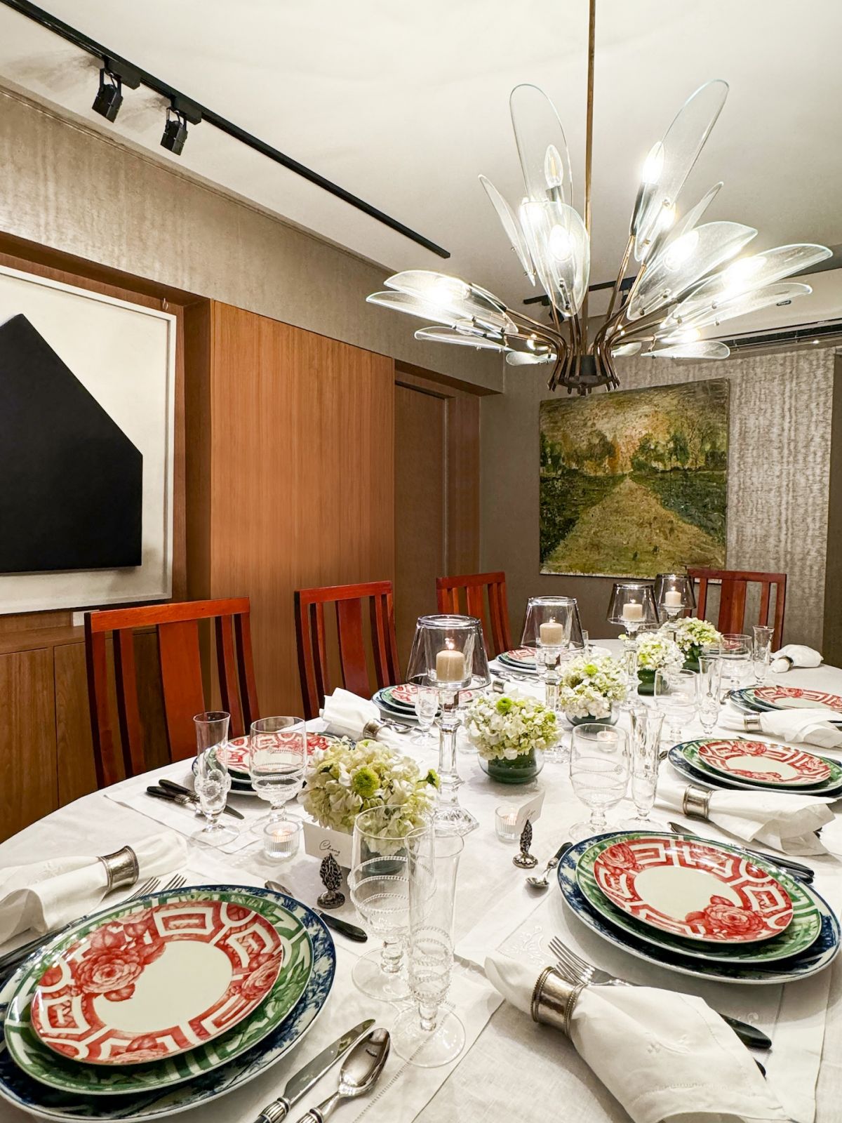 Dinnerware from the collaboration of Vista Alegre and Bordallo Pinheiro, cutlery by Skyros and Goblet and Flute by Juliska