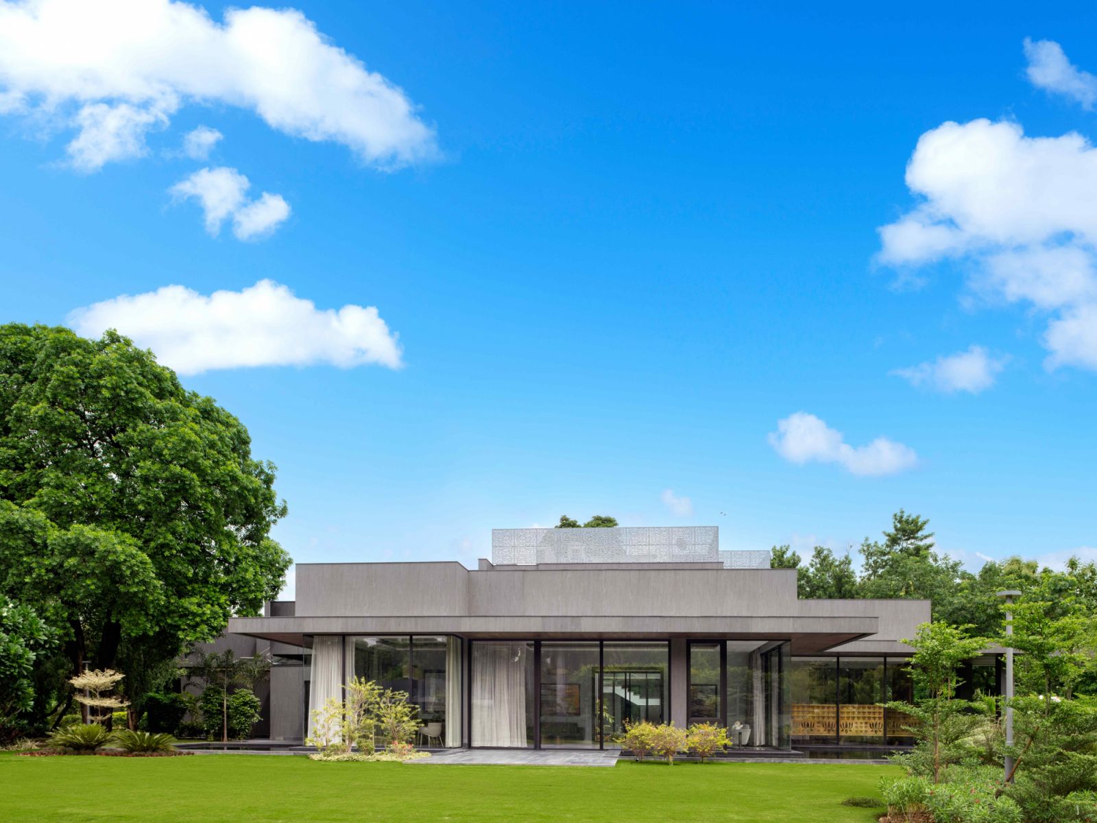 Slight undertones of brutalist architecture that blends into its natural surroundings
