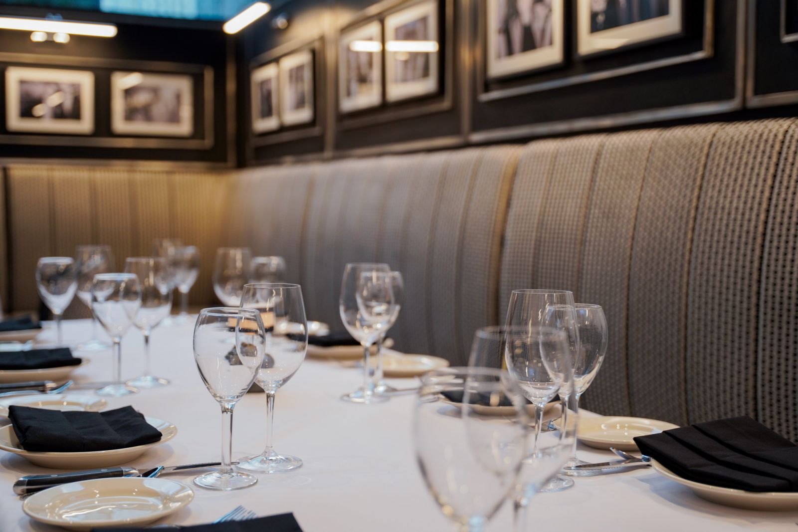 The 200-seat Morton's restaurant also offers two private dining rooms accommodating groups of 6 or 12 (Photo: Morton's The Steakhouse)