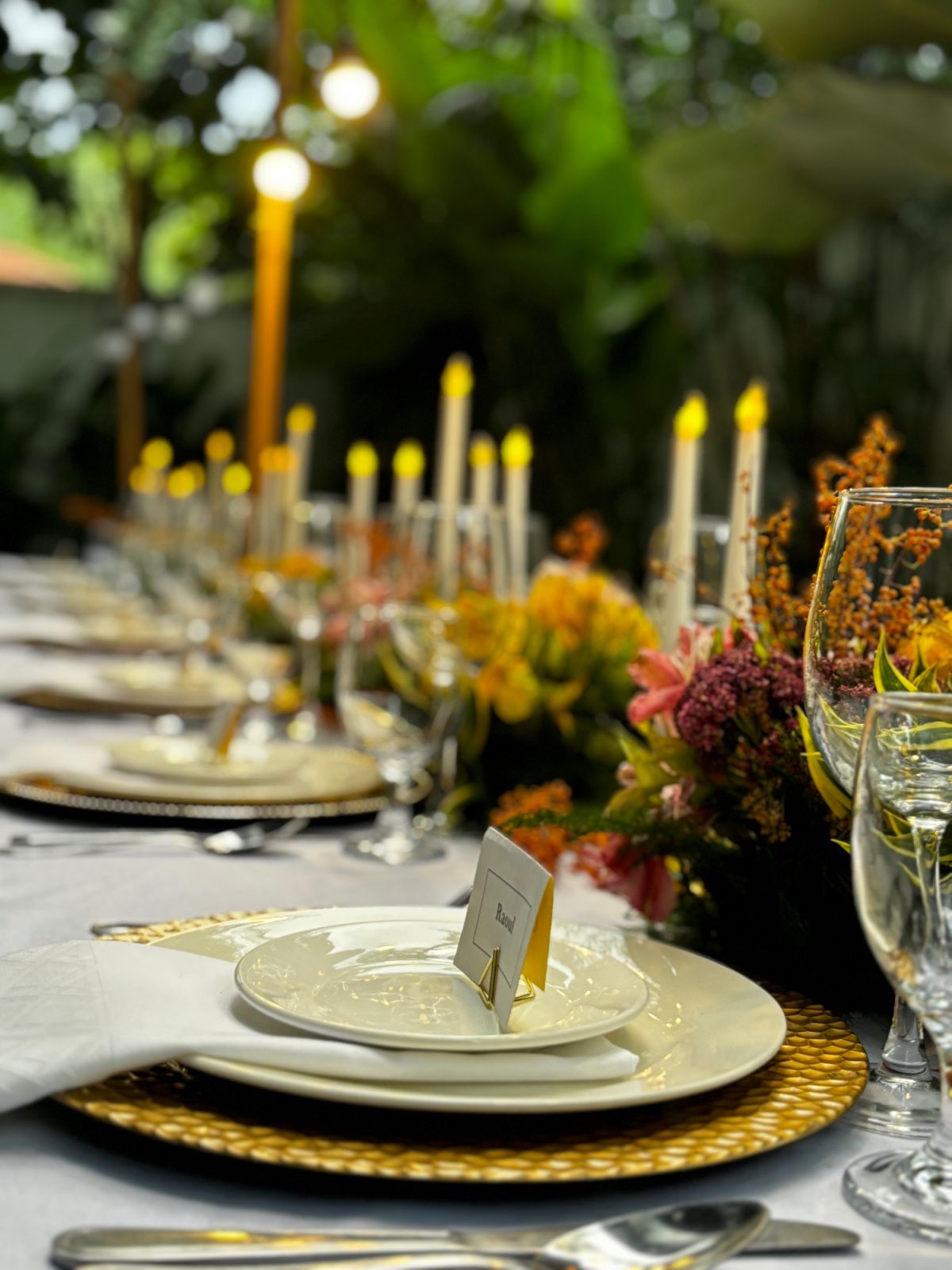 Rocio Olbes' tropical Thanksgiving setup