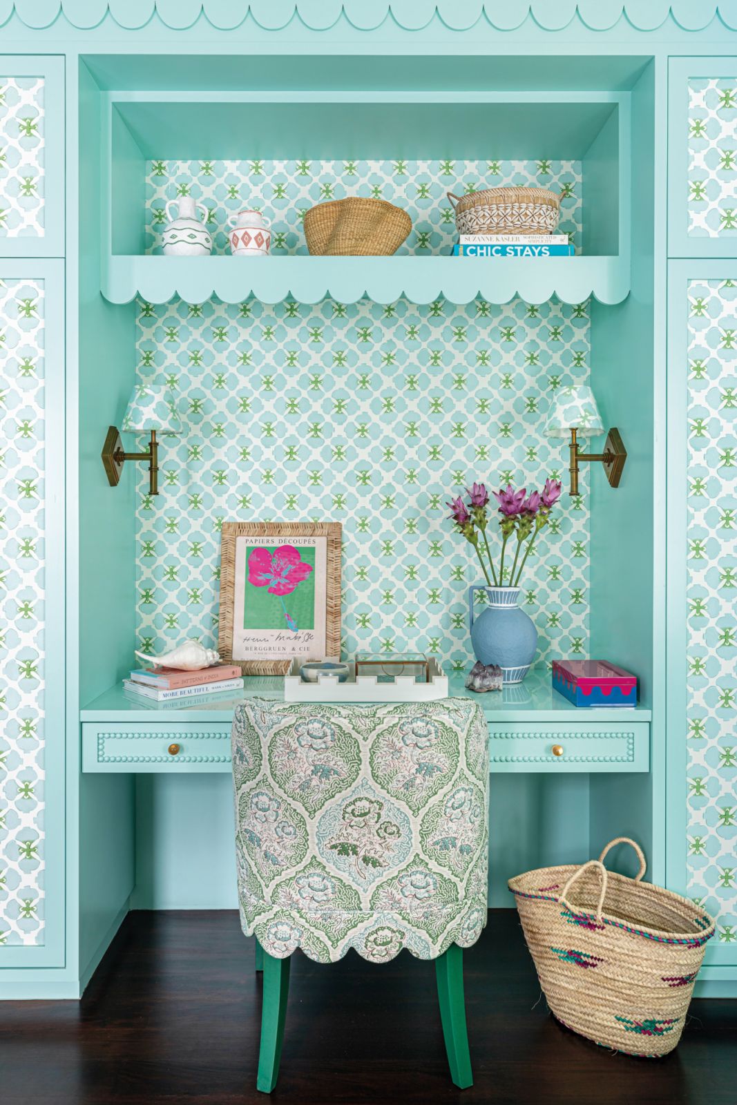 This alcove in the younger daughter’s bedroom is put to practical use with a desk and chair