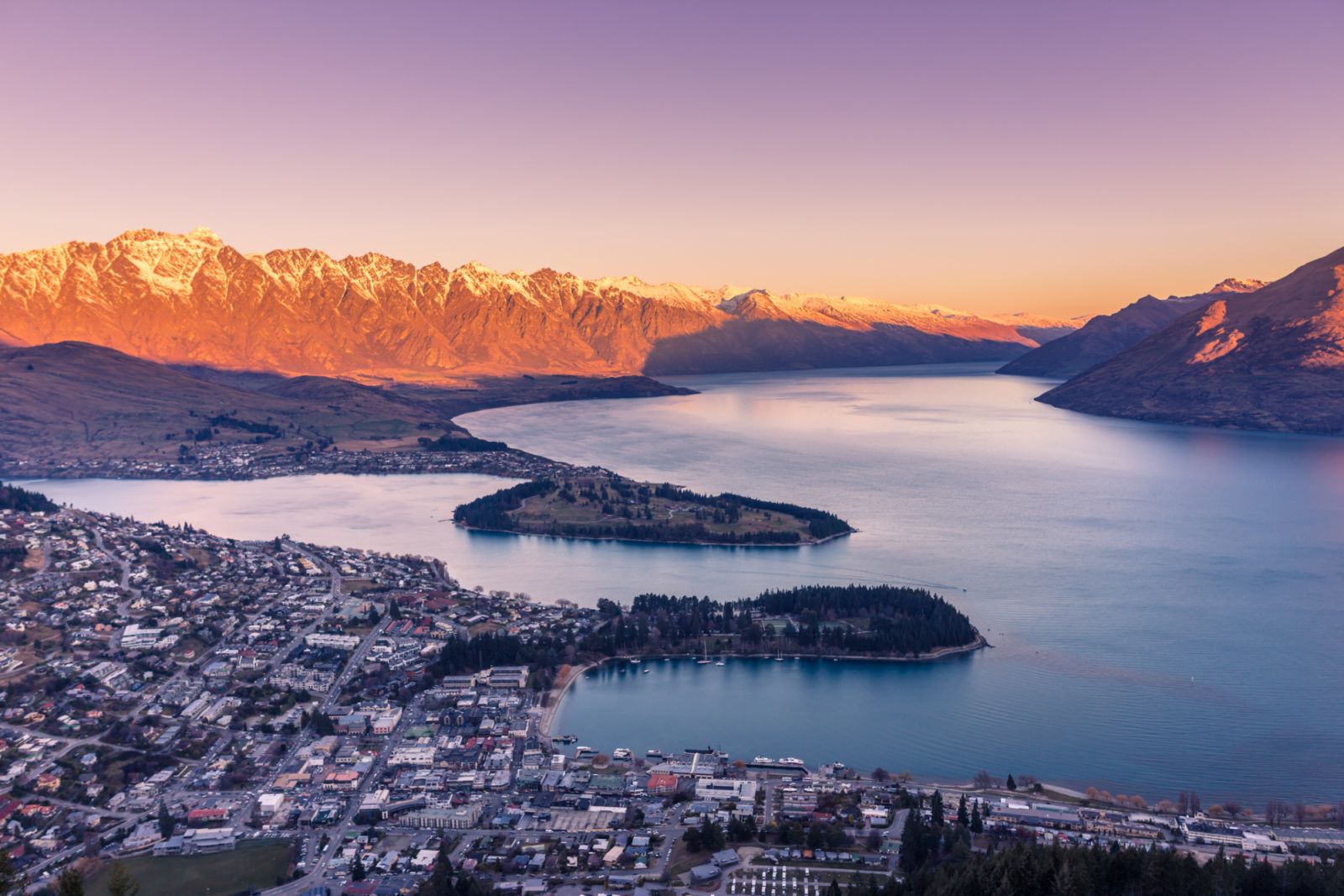 Queenstown and Lake Wakatipu at sunset.