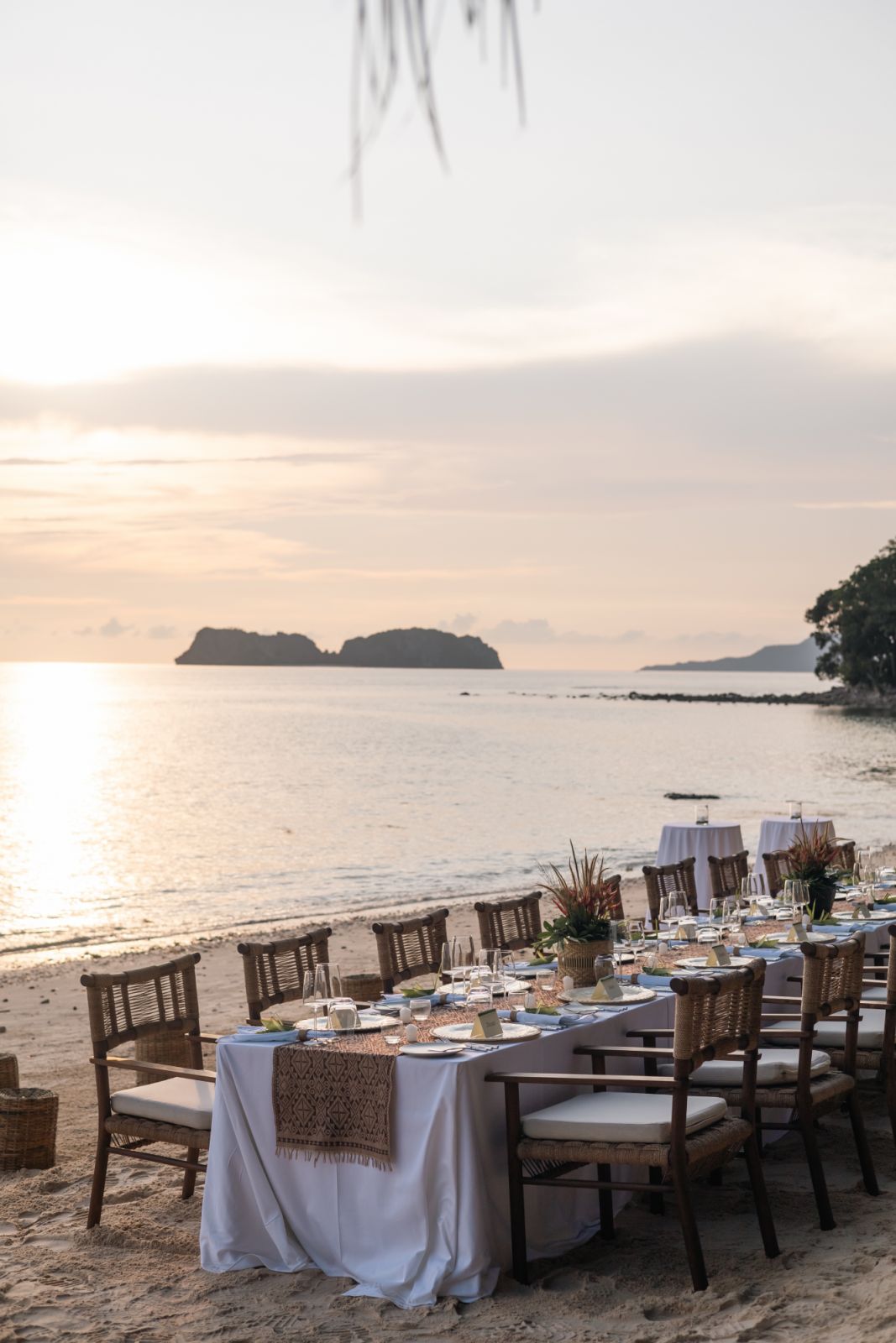 Guests gathered at sundown for "Tales of the Grapevine" (Photo: Courtesy of Pangulasian, El Nido)