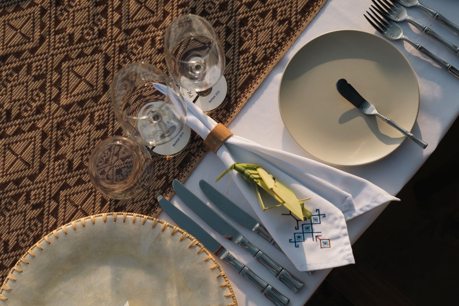 Distinctly Filipino touches on the dinner table (Photo: Courtesy of Pangulasian, El Nido)