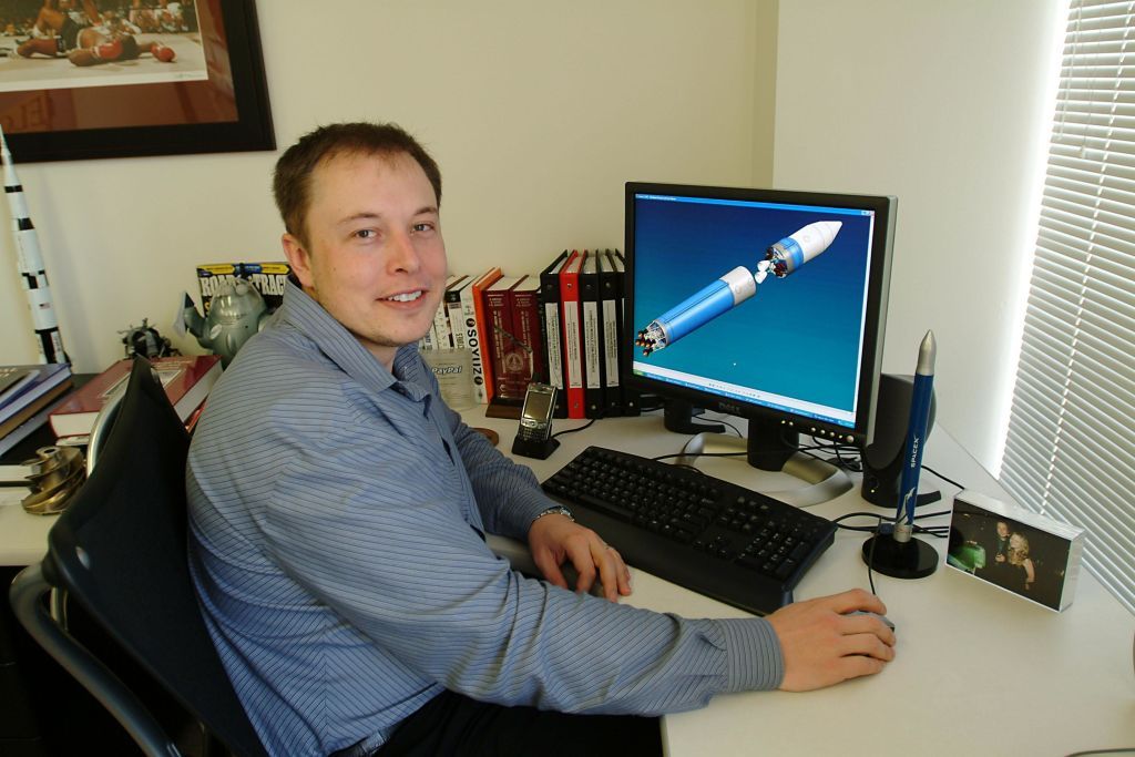 EL SEGUNDO, LOS ANGELES, CA - MARCH 19: Elon Musk, multi millionaire, rocket scientist, Tesla and Space X founder and the man who inspired Tony Stark's character in Jon Favreau's "Iron Man" at his desk March 19, 2004 in El Segundo, Los Angeles, California (Photo Paul Harris/Getty Images)f