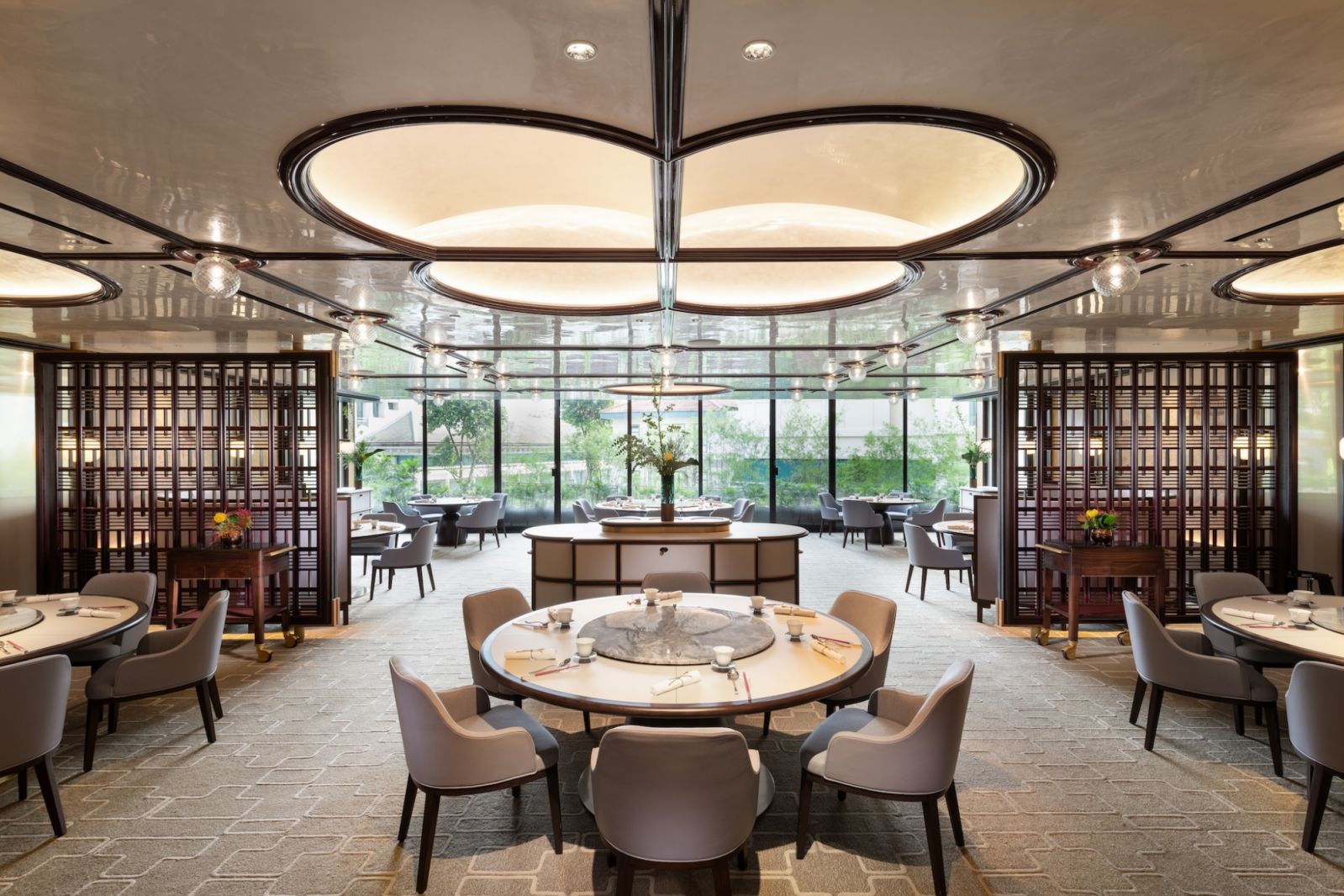 The refreshed interiors of Summer Palace blend imperial elegance with bold modernity (Photo: Summer Palace) best Chinese restaurant singapore