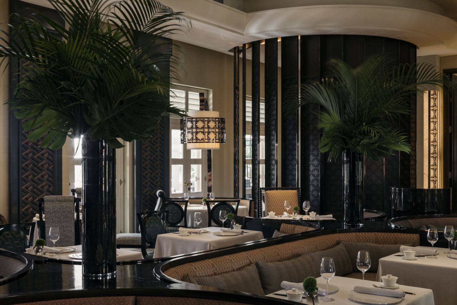 The interior of Cassia is designed by renowned architect André Fu (Photo: Cassia) best Chinese restaurant singapore