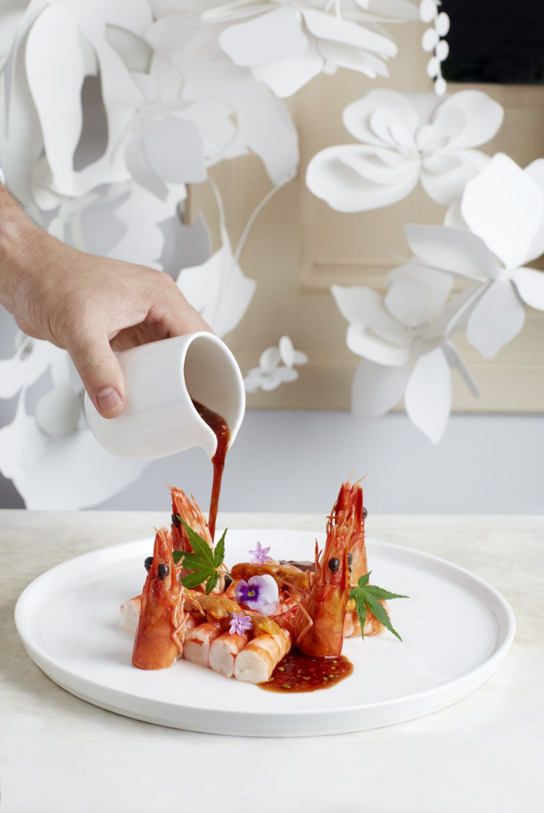 Chilled tiger prawns in Chinese wine brine with sea urchin (Photo: Yì by Jereme Leung) best Chinese restaurant singapore
