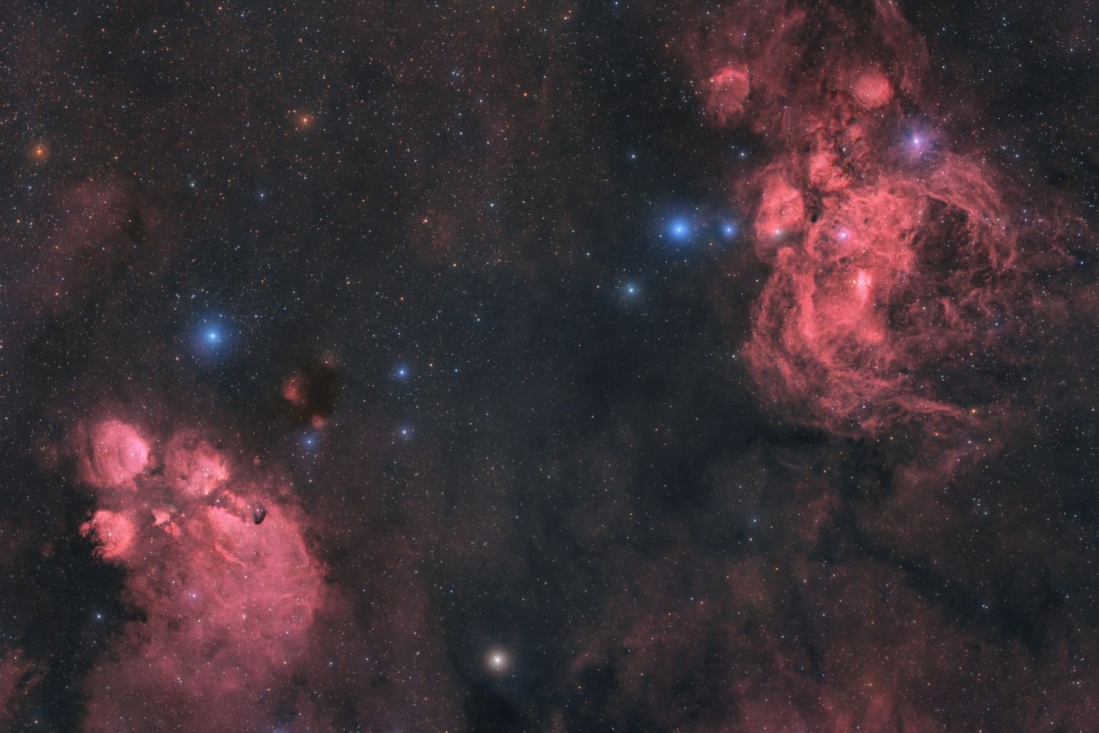 NGC 6334, colloquially known as the Cat's Paw Nebula, Bear Claw Nebula, or Gum 64, is an emission nebula and star-forming region located in the constellation Scorpius.
NGC 6357 is a diffuse nebula near NGC 6334. The nebula contains many proto-stars shielded by dark discs of gas.
Taken at Vallejos Viewpoint, Málaga. Andalusia. South of Spain.