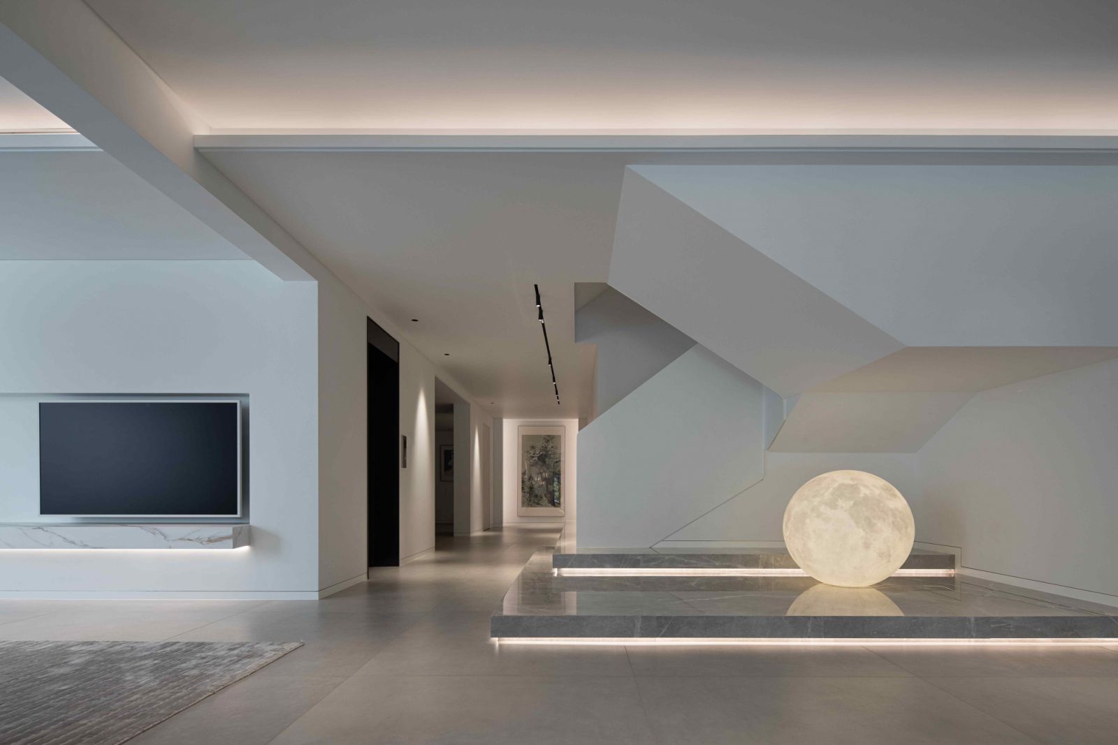 The central hall serves as horizontal and vertical axes that gently guide movement through the home