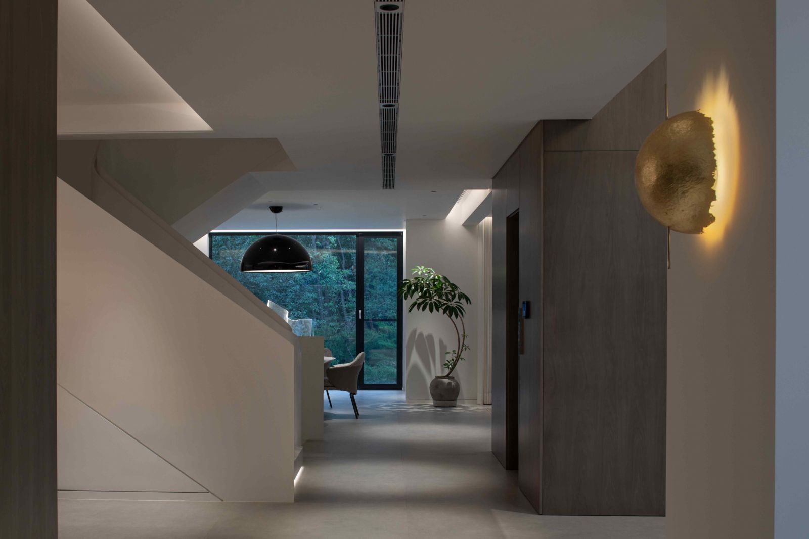 A series of flowing spaces via an open plan layout allows for freedom of movement
