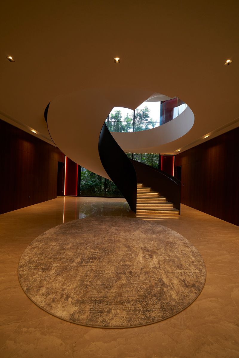 The circular rug ties the whole look together