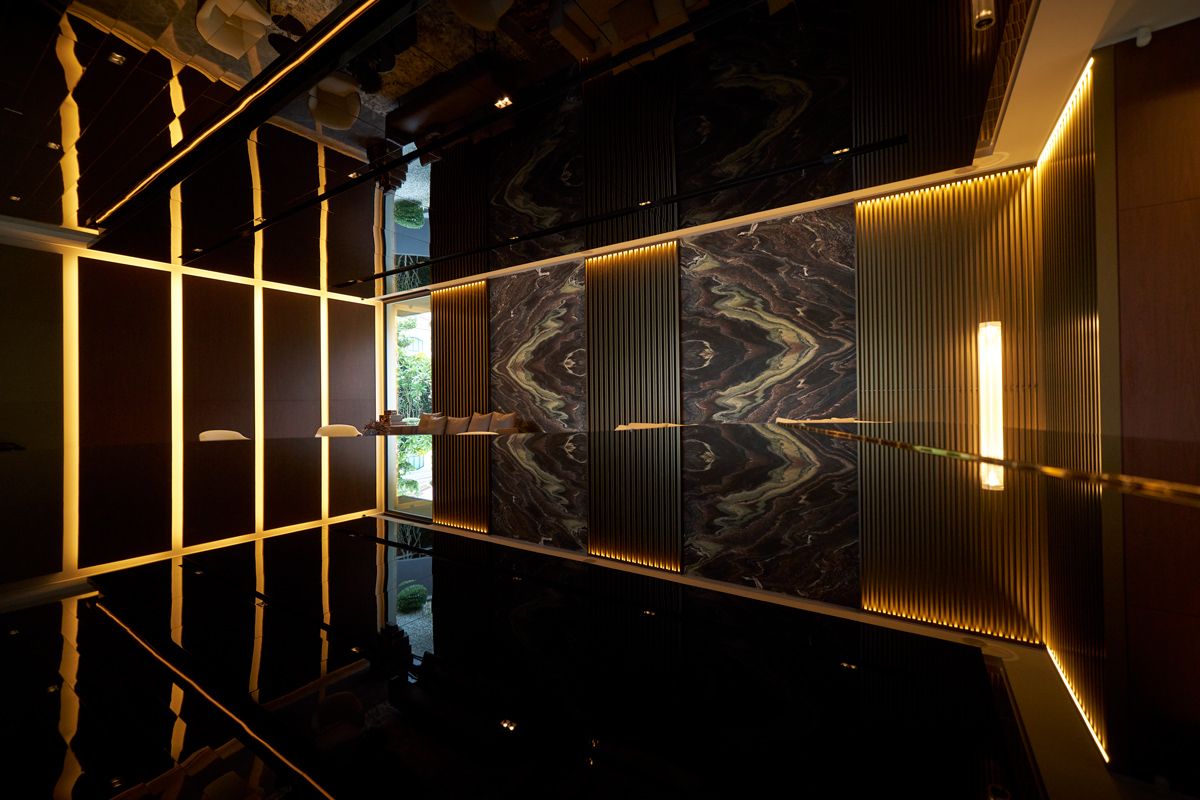 The high-gloss surface lends a contemporary touch and ampiflies the luxe factor