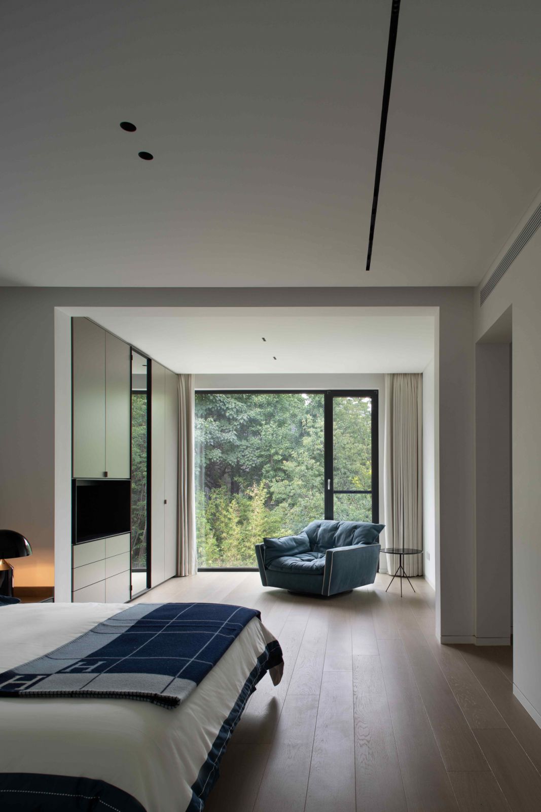 Warm, tactile timber flooring correlates with the outdoor view