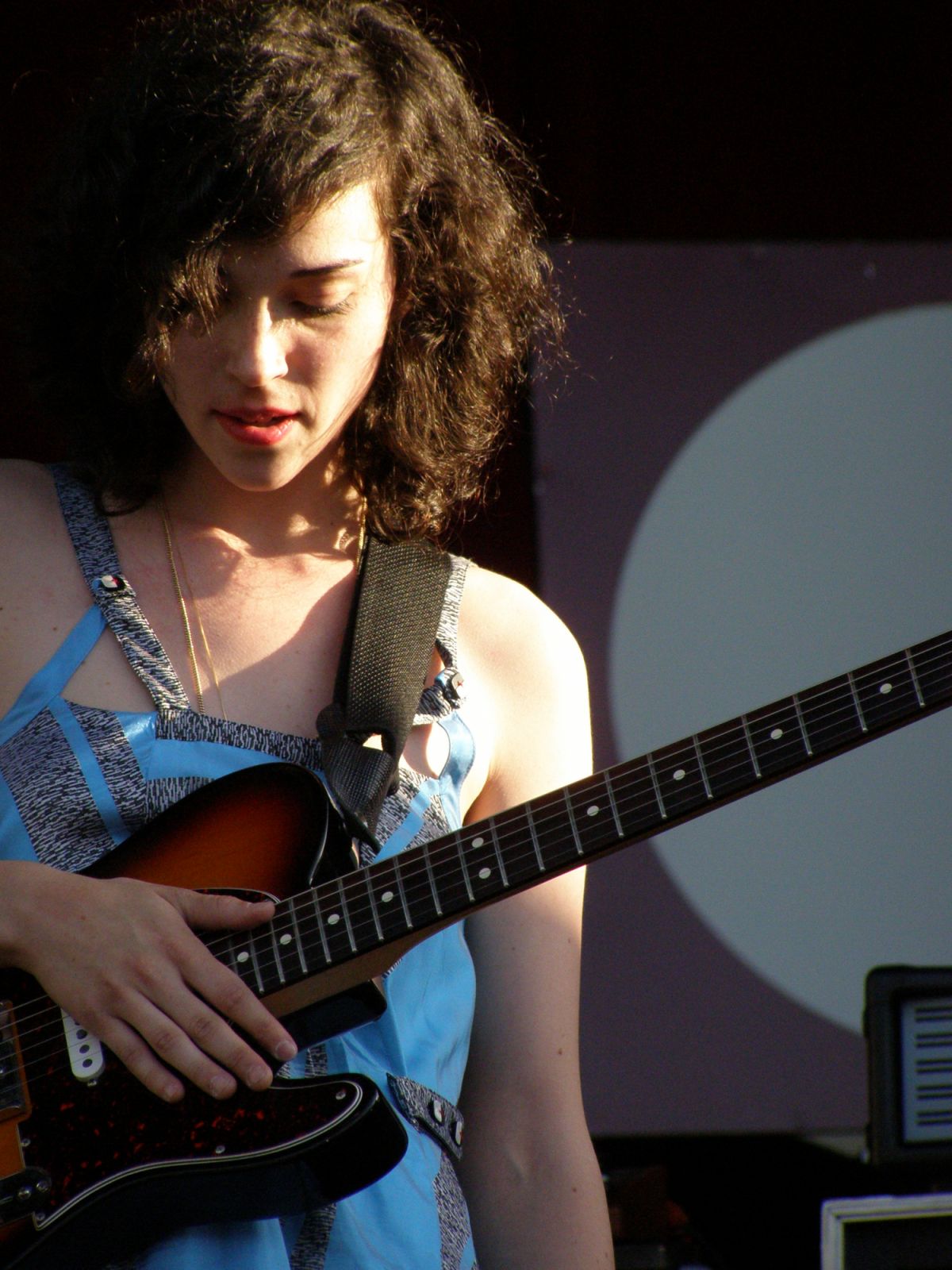 Annie Clark live at Deer Lake Park (Burnaby) (Photo: Victoria Potter/Wikimedia Commons)