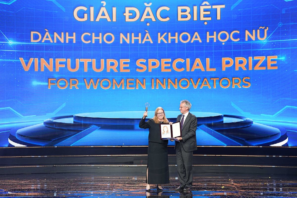 Giải Đặc biệt VinFuture 2024 dành cho Nhà khoa học Nữ được trao cho Giáo sư Kristi S. Anseth (Mỹ) vì những tiến bộ trong thiết kế vật liệu polymer và các phương pháp cho ứng dụng y sinh