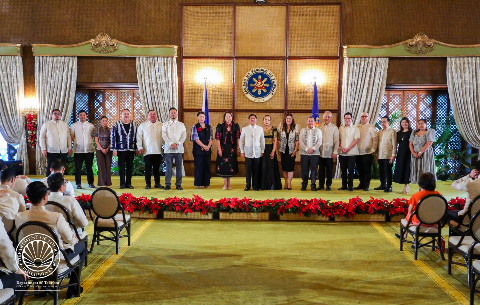 President Ferdinand Marcos, Jr stands with tourism leaders and stakeholders at Malacañang Palace following the signing of the VAT Refund for Non-Resident Tourists law (Photo: Courtesy of the Department of Tourism)