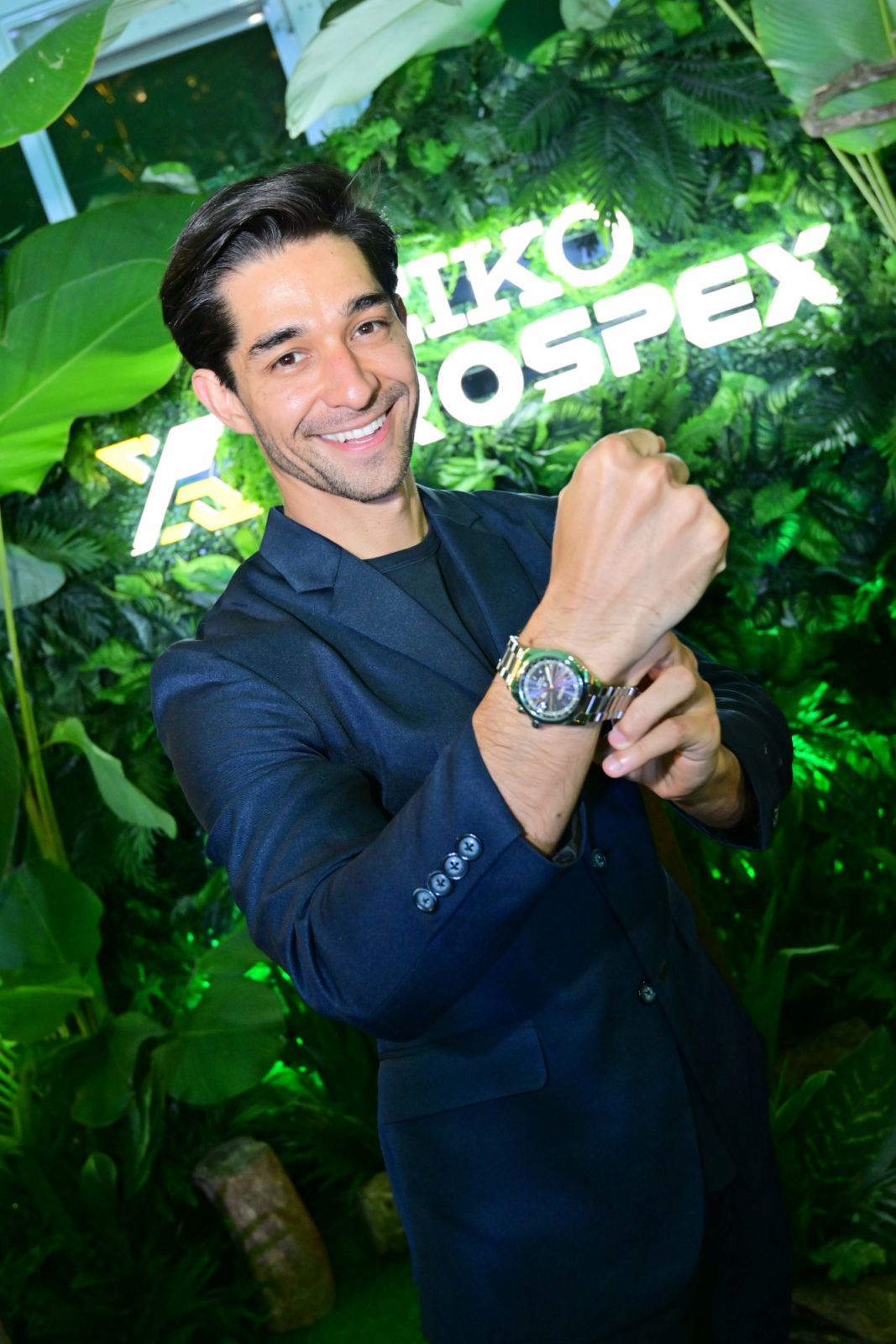 Wil Dasovich sporting the 5th Philippine Limited Edition watch (Photo: Courtesy of Seiko)