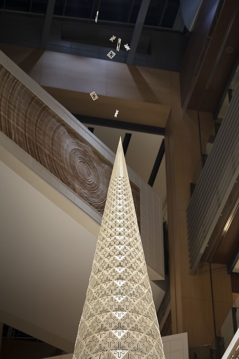 Nendo’s Glitter in the Air Christmas tree for Tokyo Midtown, Japan (Photo: Nendo)