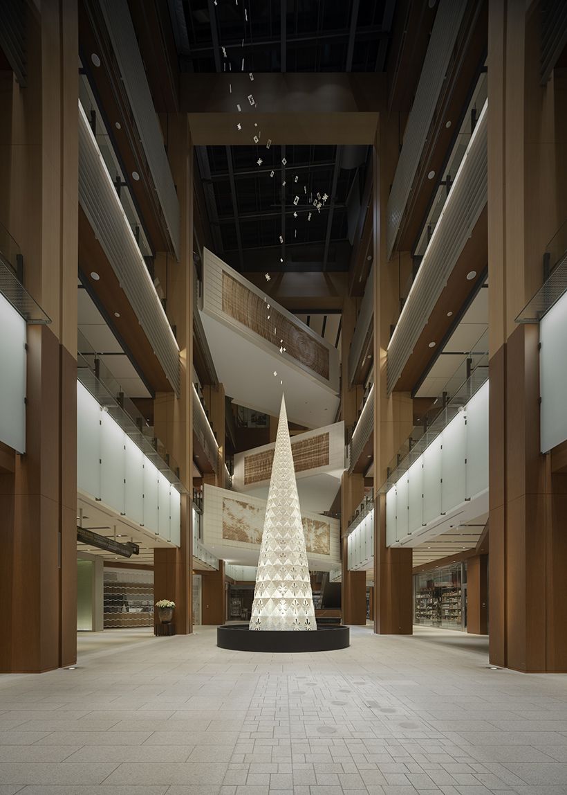 Nendo’s Glitter in the Air Christmas tree for Tokyo Midtown, Japan (Photo: Nendo)