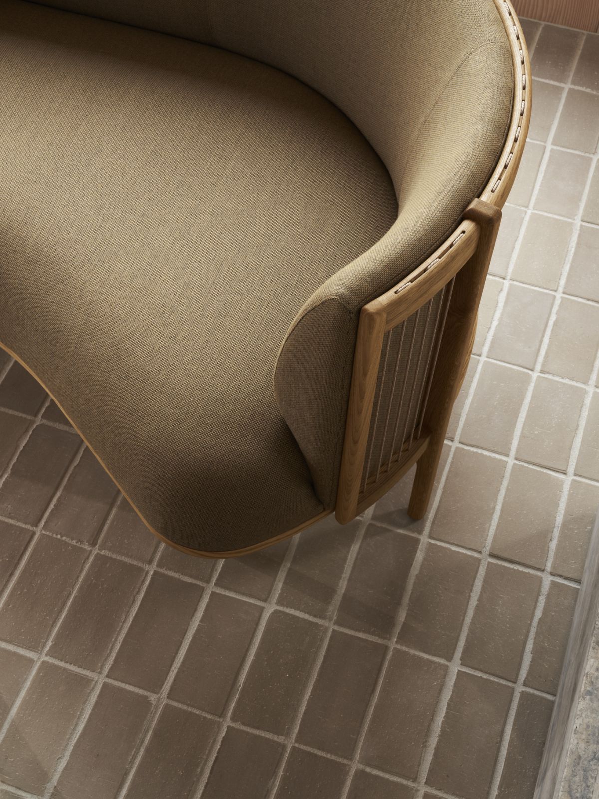 The asymmetric design that challenges traditional furniture concepts (Photo: Carl Hansen & Søn)