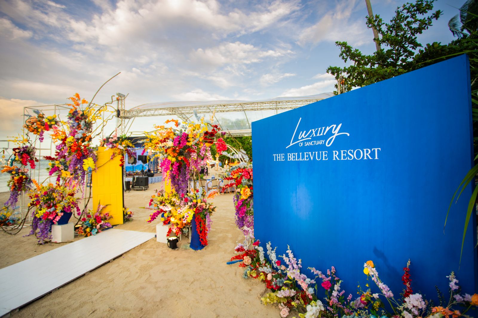 The Bellevue Resort's 12th anniversary dinner held by the beach (Photo: courtesy of The Bellevue Resort)