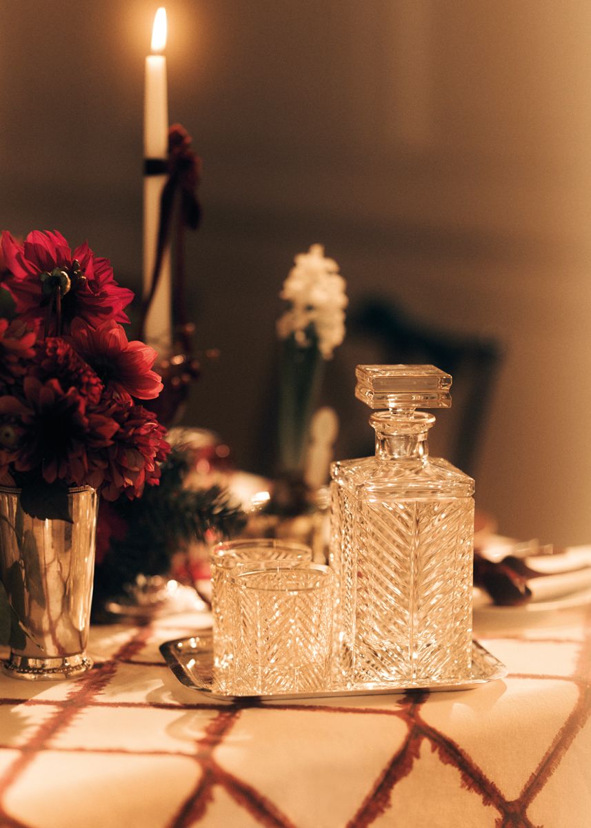 The Le Noël de Monsieur collection’s crystal whiskey decanter and glasses