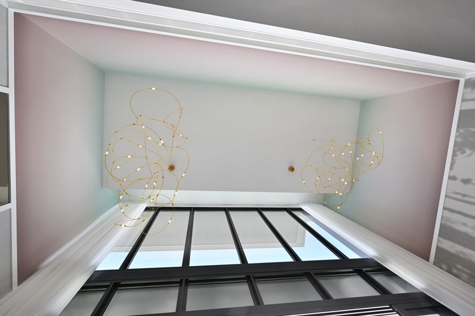 Prestige Global Design’s Avenue South Residences penthhouse in Singapore with its decorated ceiling (Photo: EK Yap)