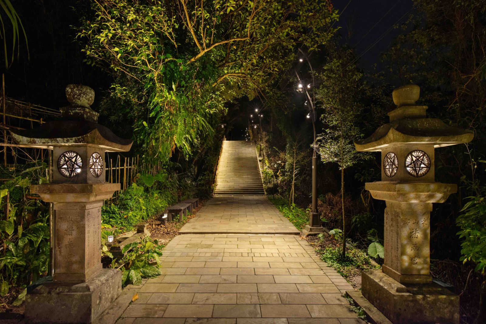 A winning entry for the Taiwan Enviromment Lighting Award by 2Zhizhan for the Temple Bamboo Cypress Path in Muzha, Taiwan (Photo: Taiwan Enviromment Lighting Award)