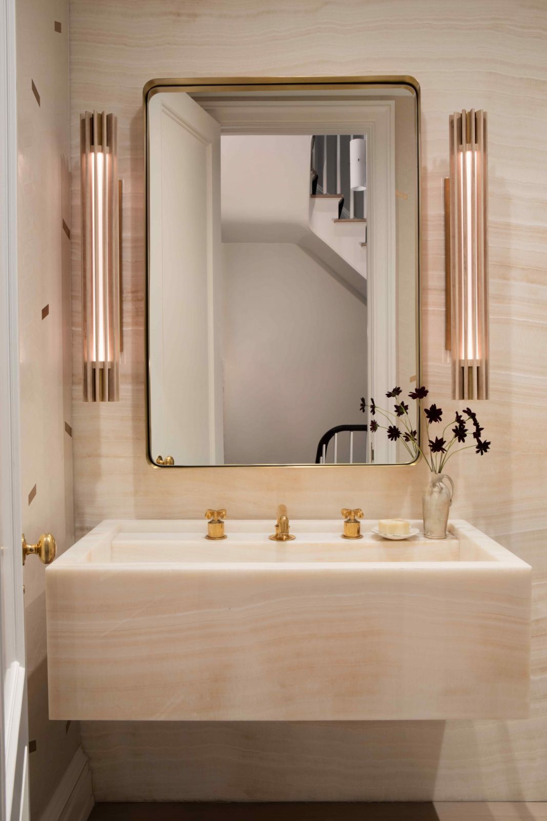 Delicate alabaster in one of the bathrooms