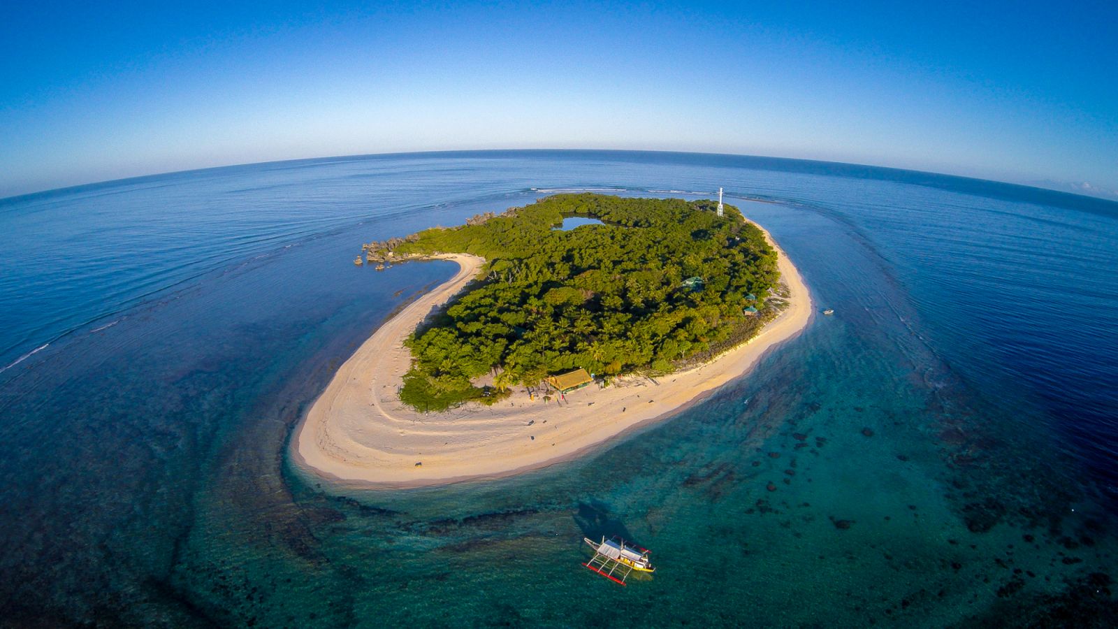 Apo Reef Natural Park (Photo: macoy.mejia/Wikimedia Commons)