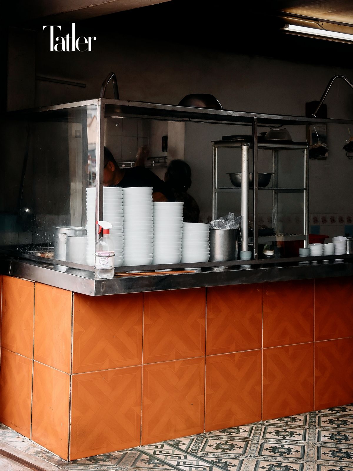 The pho restaurant was opened in Vung Tau by Ms. Bui Thi Thien, originally from Hai Phong. The name was taken from a district in Hai Phong to remind her of her hometown.