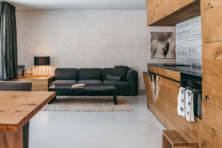 Untreated gnarled oak, concrete, and design classics from Cassina (Photo: Design Hotels)