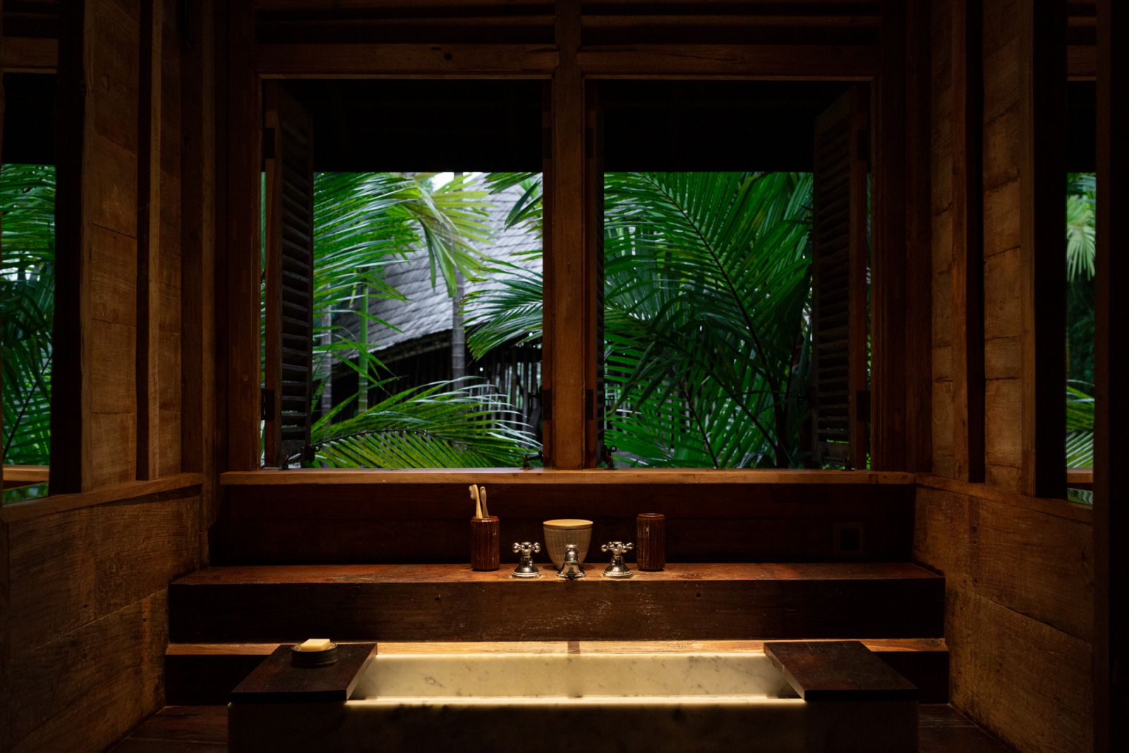 Traditional Indonesian craftsmanship using centuries-old techniques (Photo: Rumah Hujan)