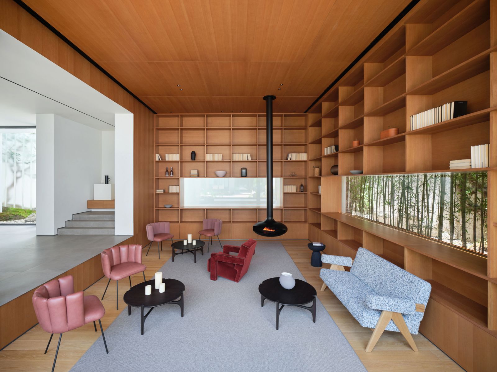 The sunken lounge space mimics the perspective of viewing the city from a boat (Photo: Cai Yunpu)
