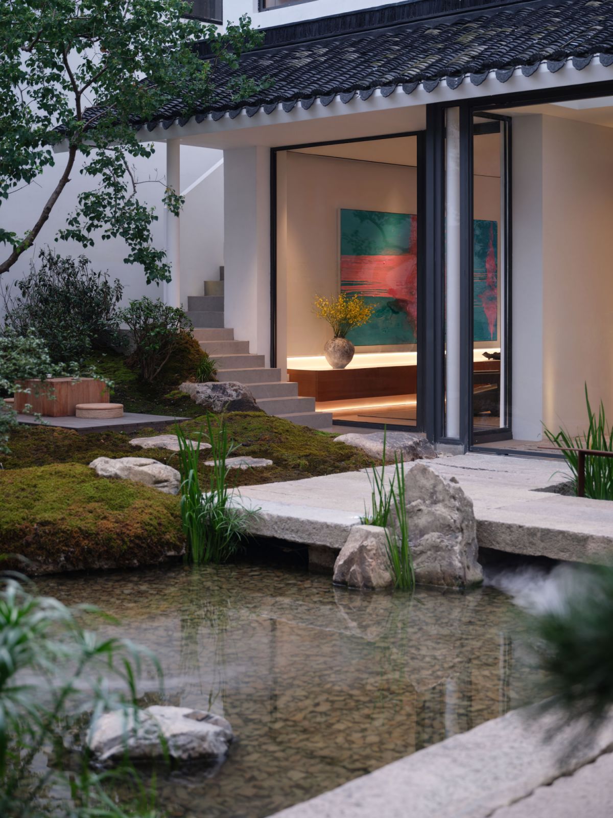 The interior courtyard is a microcosm of the Taihu Lake Basin landscape (Photo: Cai Yunpu)