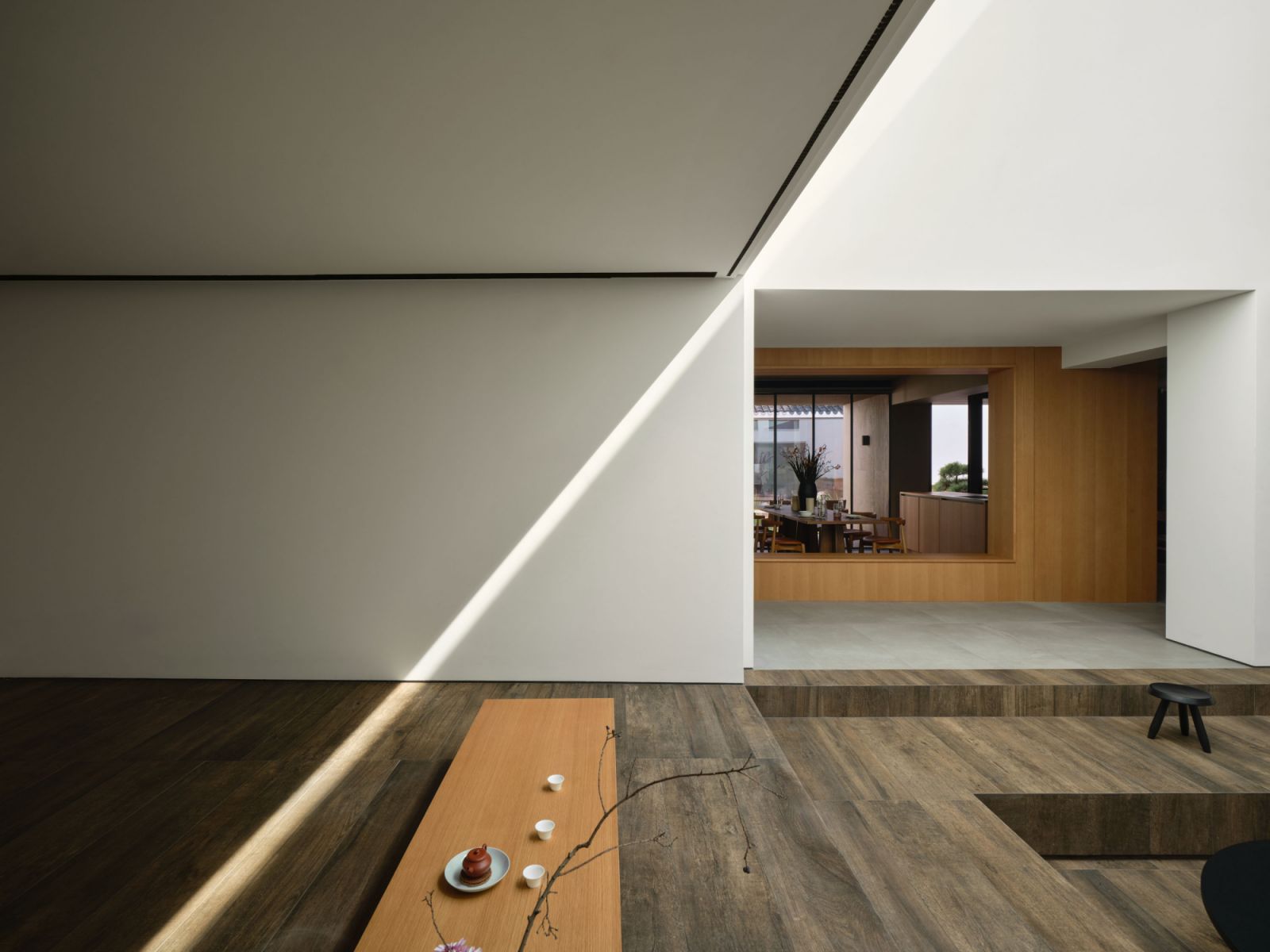 The tea room blurs the boundaries between interior and exterior (Photo: Cai Yunpu)