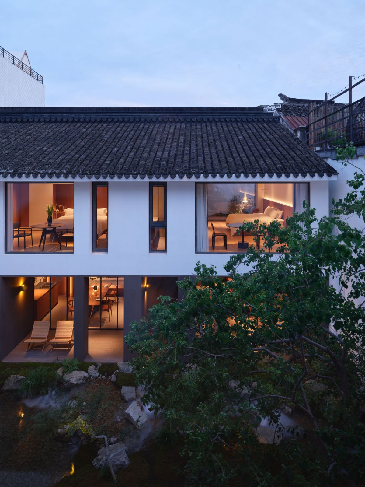 The hotel maintains a traditional palette of grey and white, harmonising with the surrounding architectural context (Photo: Cai Yunpu)