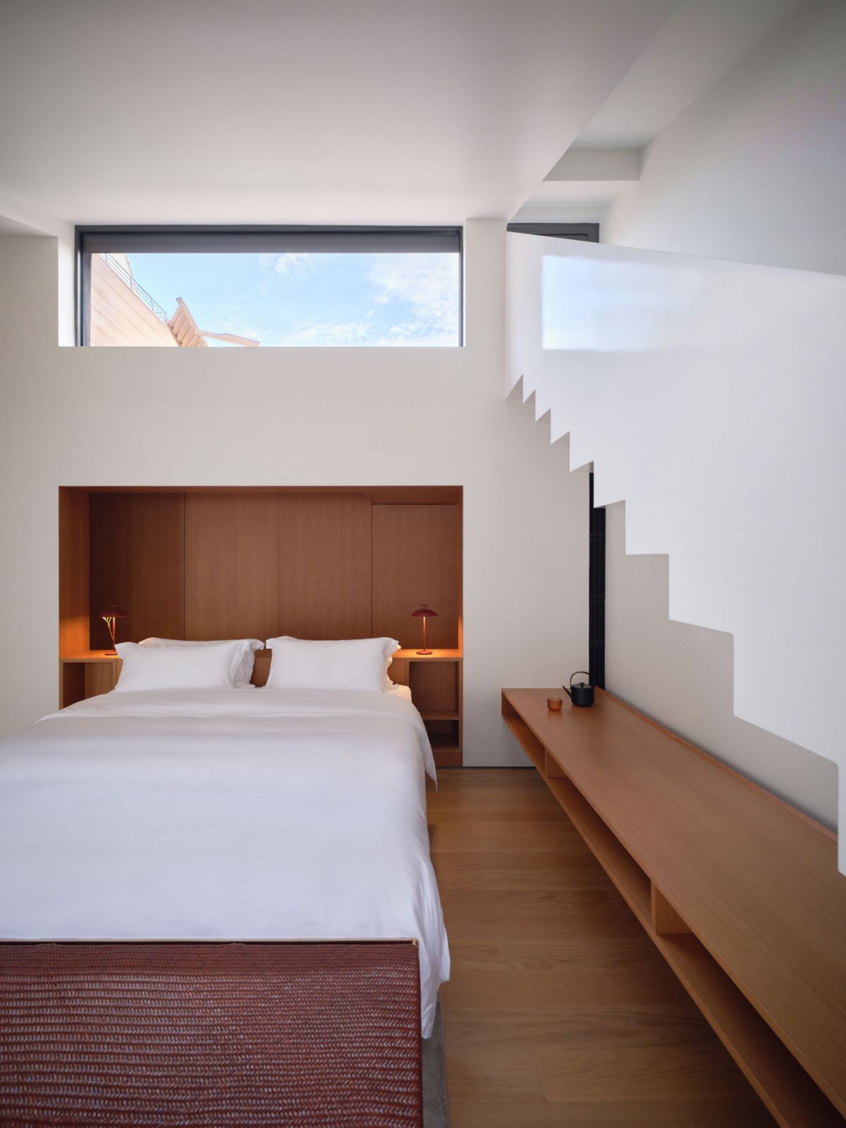 Strategically placed skylight creates dramatic shadow play (Photo: Cai Yunpu)