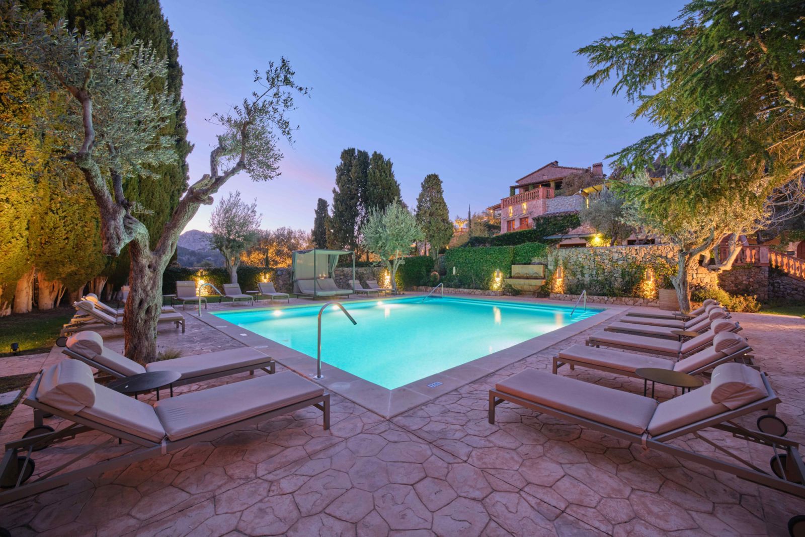 A refined yet relaxed atmosphere at the pool area (Photo: Hotel Valldemossa)