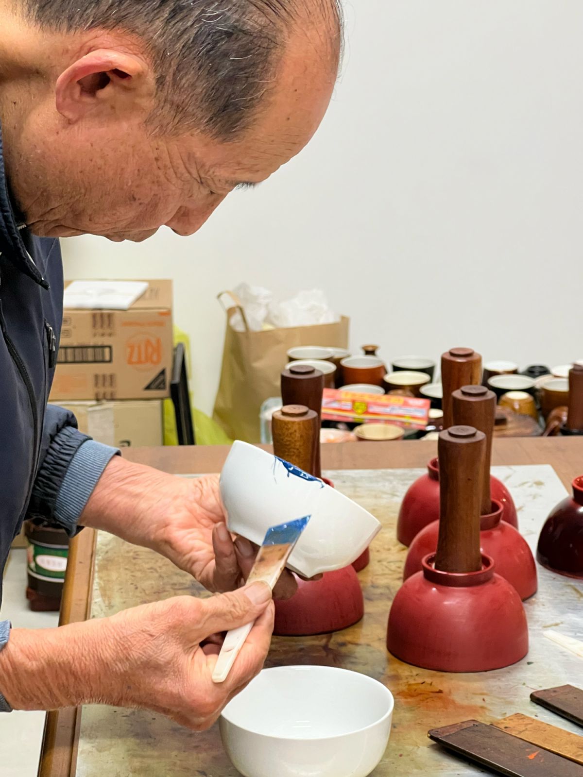Visitors can observe the work of the veteran lacquer craftsmen Kinkori brothers at any time in Echizen City. (Photography by Maritess Garcia Reyes)