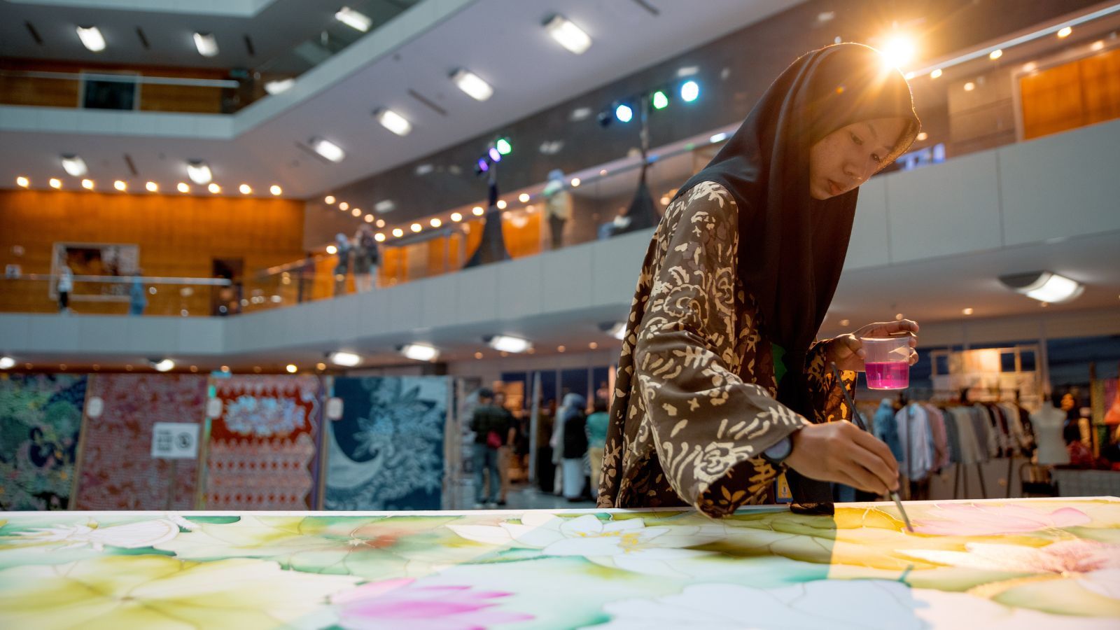 A guest tries their hand at batik painting (Photo: Fady Younis)