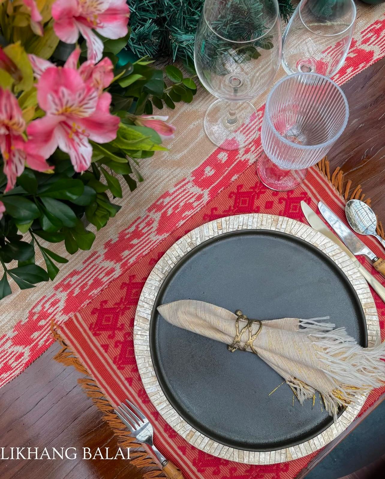A festive holiday tablescape featuring a placemat from Likhang Balai (Photo: Instagram / Likhang Balai)