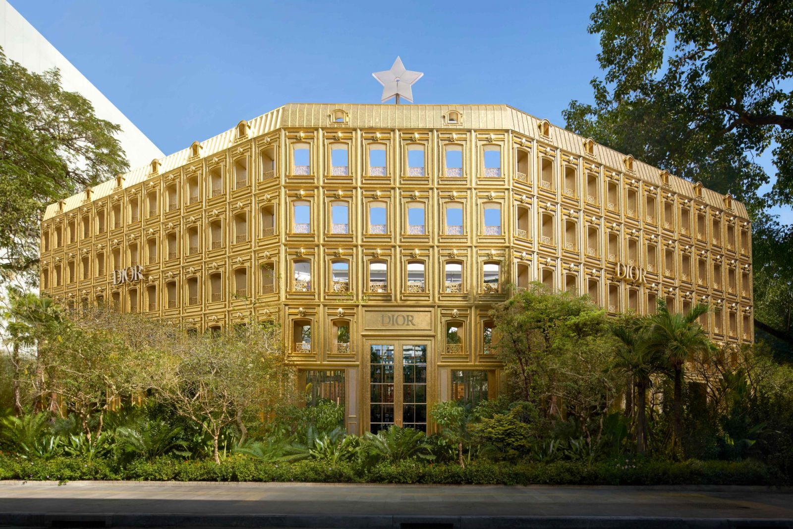 The Dior Gold House, a touch of gold in the heart of Bangkok’s Ploenchit district