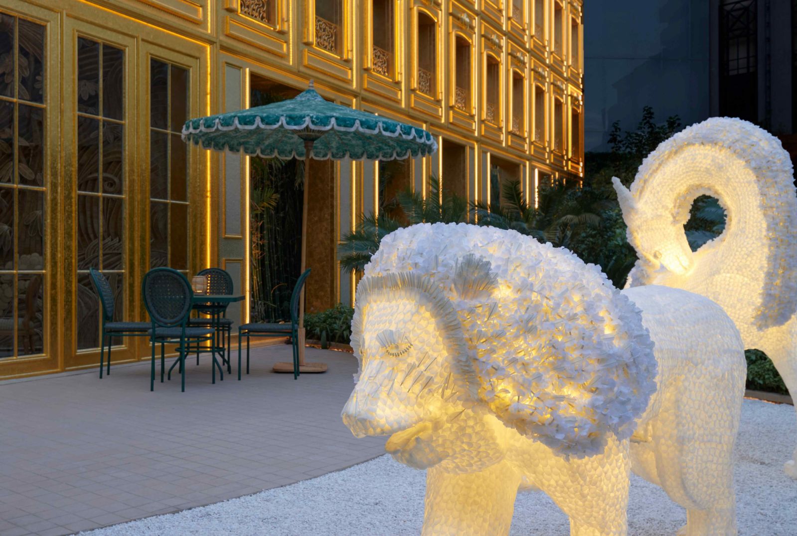 The pure white lion sculpture by Wishulada Panthanuvong