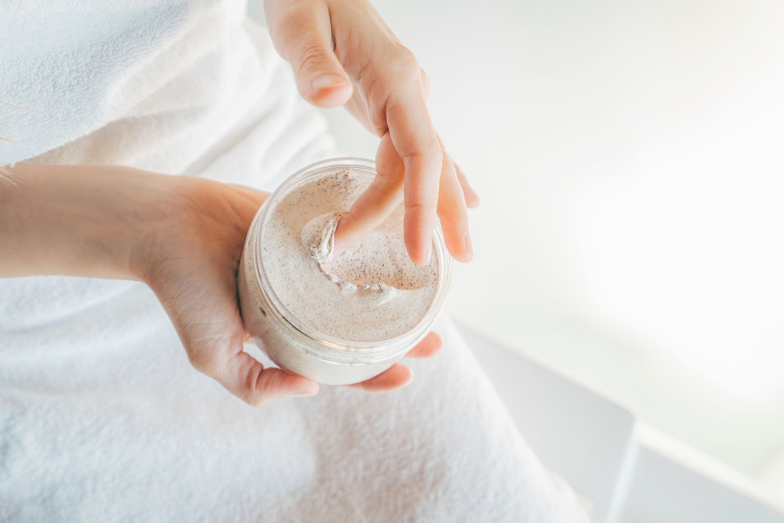 Weekly, Nikki Tang indulges in a mask tailored to her skin’s needs—whether for hydration, detoxification, or brightening (Photo: Getty Images)
