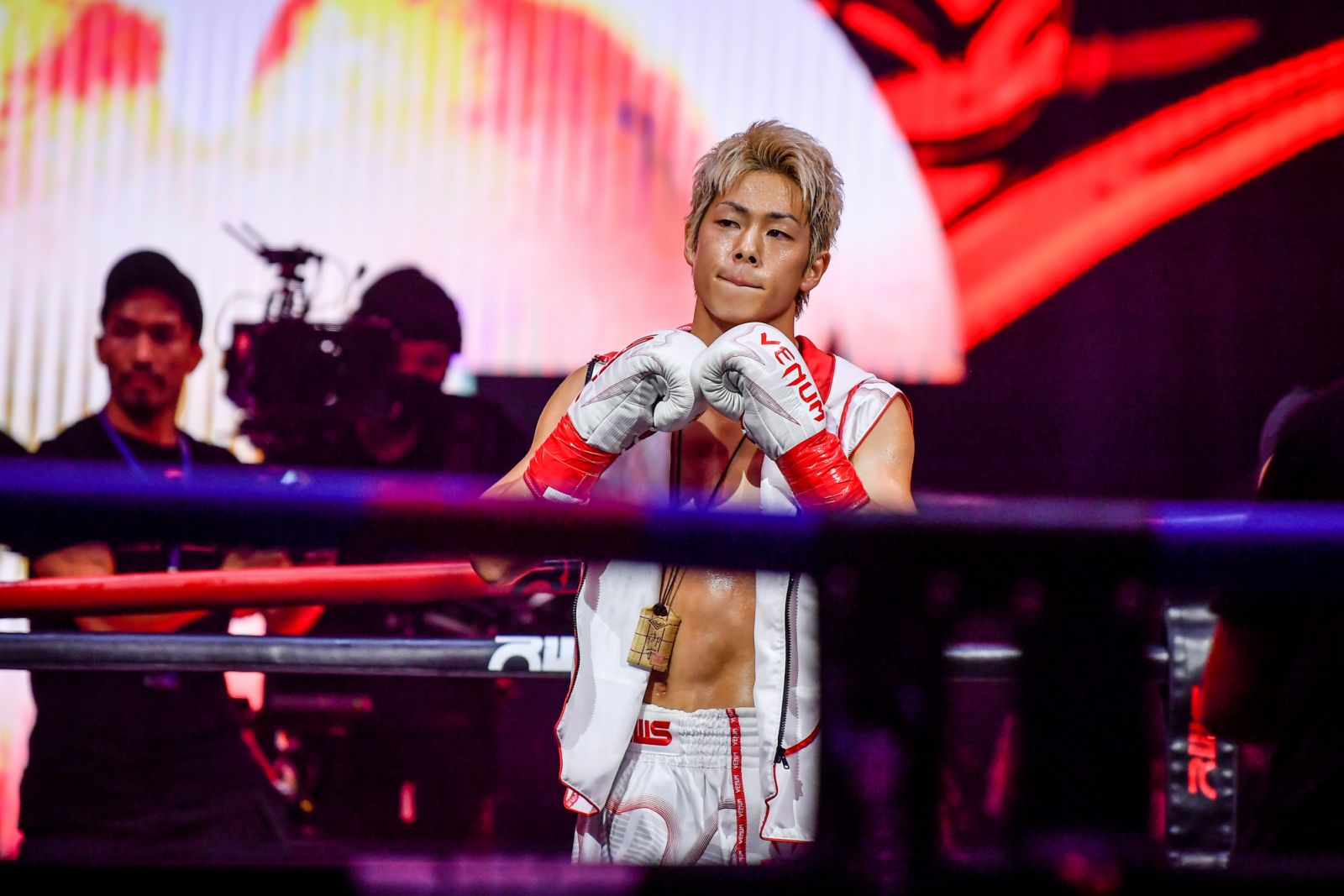 BANGKOK, THAILAND - 2022/08/19: Kota Miura of Japan greets the crowd during a fight in a kickboxing exhibition or boxing show at Rajadamnern Stadium. Buakaw Banchamek, a legend of Muay Thai, returned to Rajadamnern Stadium for the first time in 18 years to face Kota Miura, one of the hottest MMA prospects in the world from Japan. (Photo by Amphol Thongmueangluang/SOPA Images/LightRocket via Getty Images)