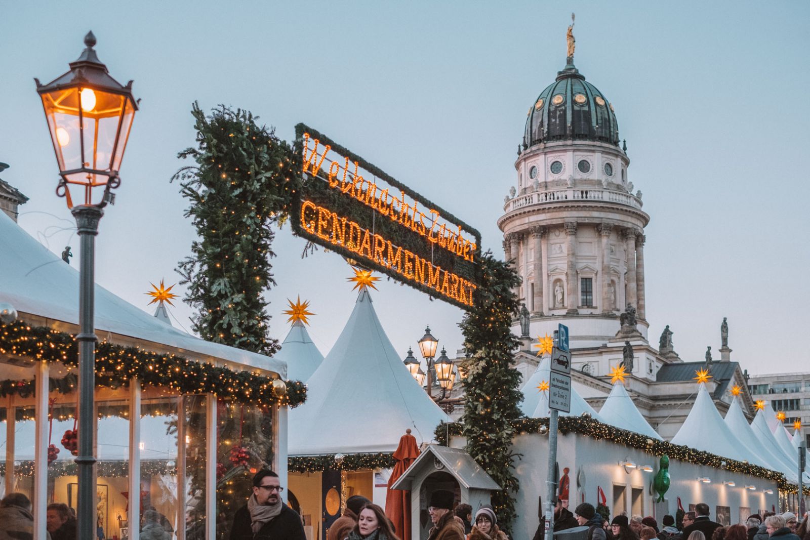 Berlin là một trong những địa điểm lý tưởng nhất trên thế giới để ghé thăm vào Giáng sinh với nhiều hội chợ Giáng sinh nhộn nhịp. (Ảnh: Monica @ Not a Nomad Blog)