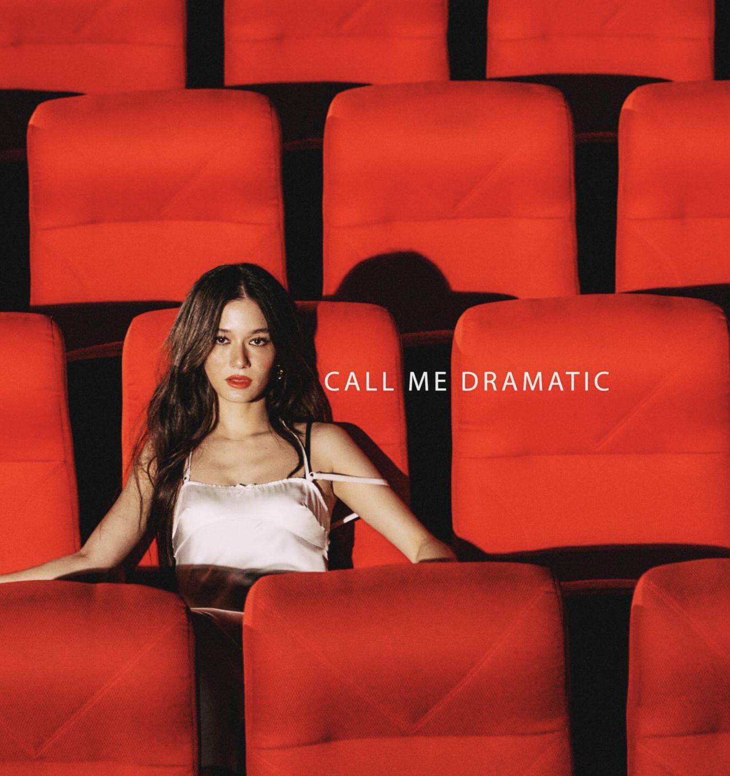 Call me dramatic ชื่อ EP Album ล่าสุดของ วี วิโอเล็ต วอเทียร์ (ภาพ: Instagram/@violettewautier)