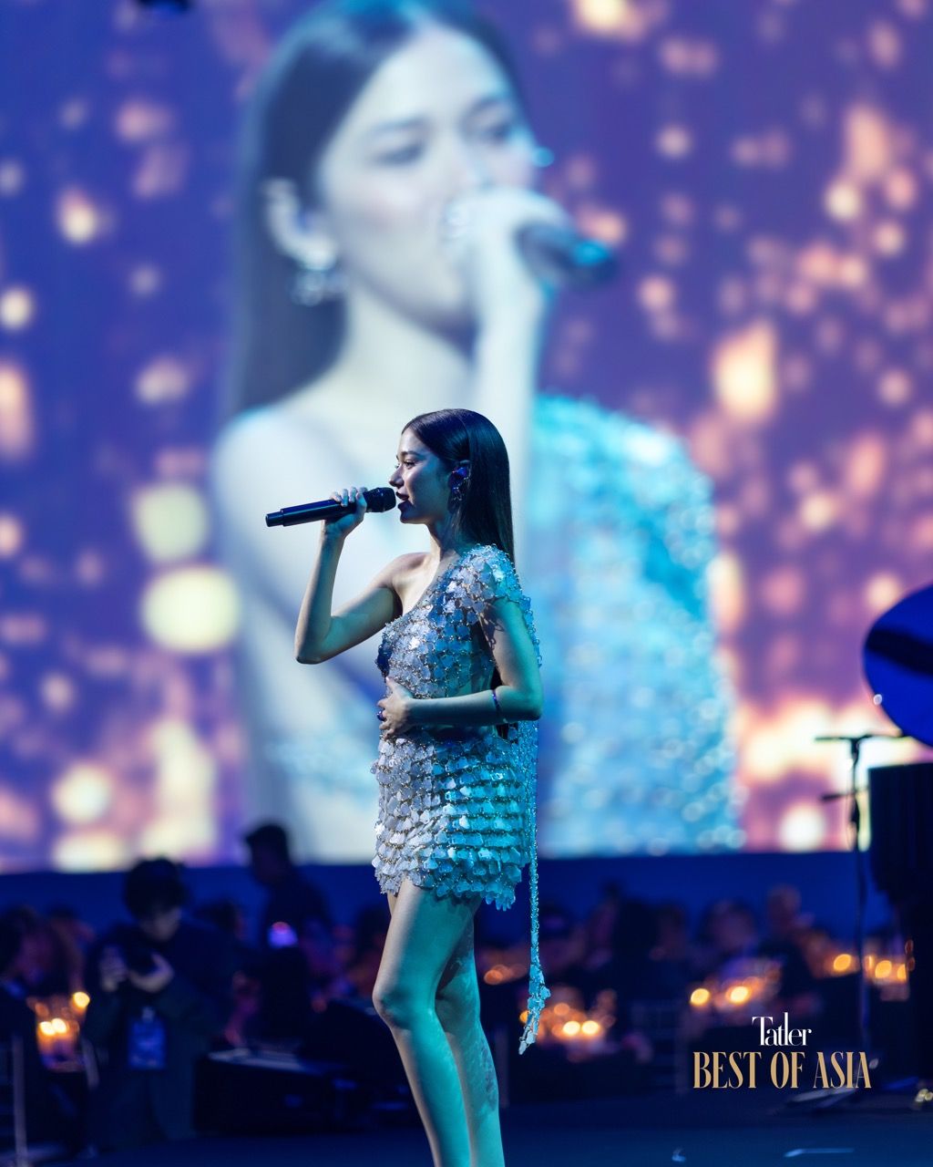 วี วิโอเล็ต วอเทียร์ ร่วมร้องเพลงโชว์ในงาน Tatler Best of Asia (ภาพ: Tatler Thailand)